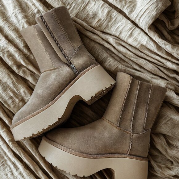 NEW UGG Classic Twin Seam New Heights Boots — Size 9 | Chestnut | - Picture 4 of 4